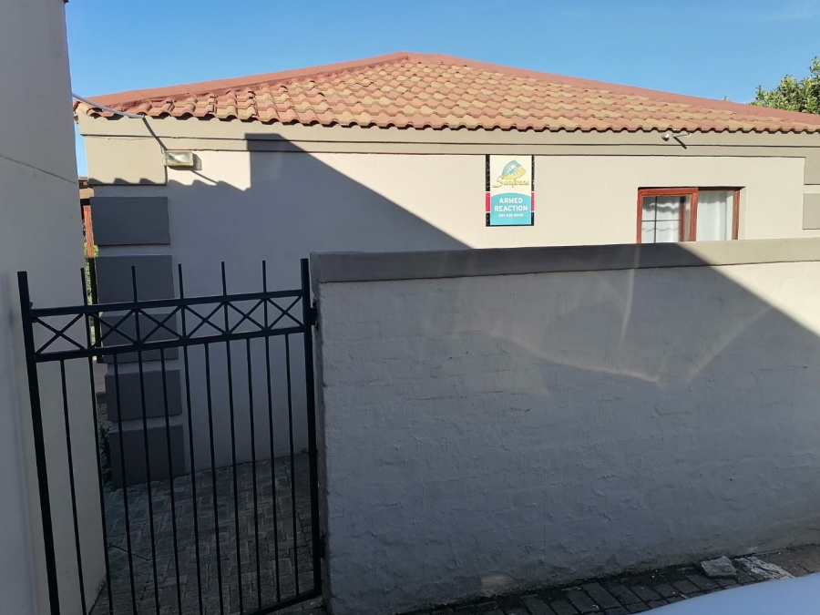 2 Bedroom Property for Sale in Langenhovenpark Free State
